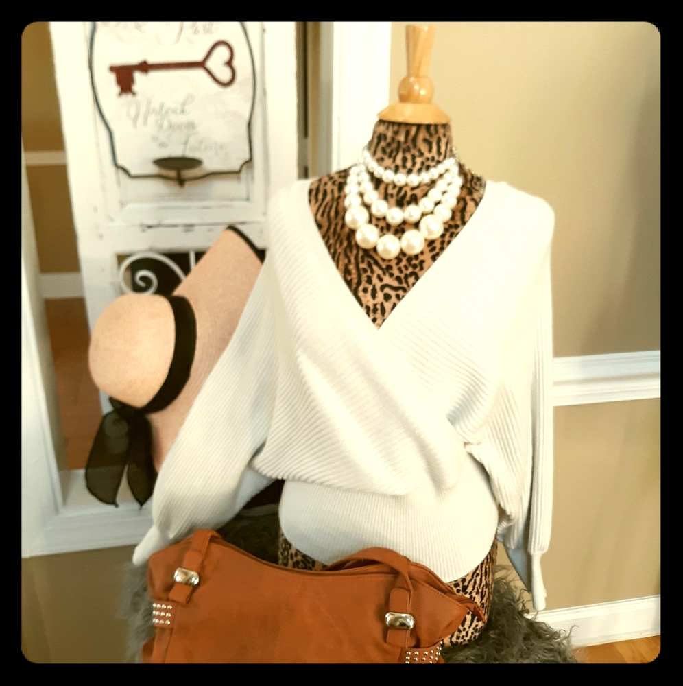 Cliche Crop Sweater EUC